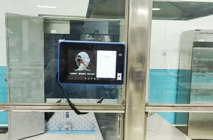 新疆工程学院航空产业学院食堂使用天波团餐消费机C31_副本.jpg 新疆工程学院航空产业学院食堂使用天波团餐消费机C31_副本.jpg