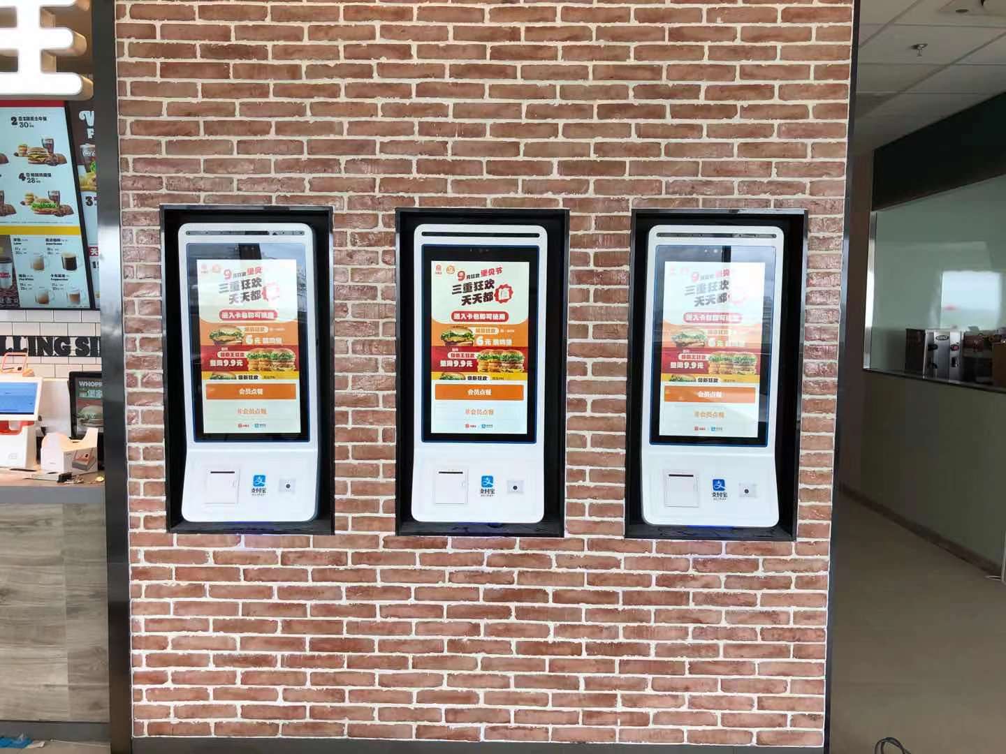 2025餐饮收入5.8万亿！汉堡王降本增效，自助收银机成关键