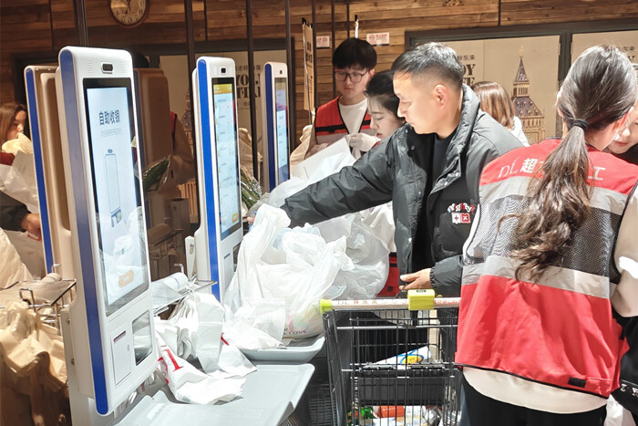 胖东来超市使用天波自助收银机K8-16_副本.jpg